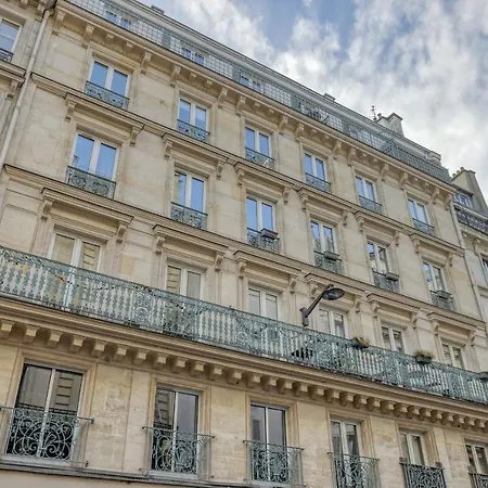 Spacious & Lovely Flat-up To 10 Guests-paris 10 Parigi