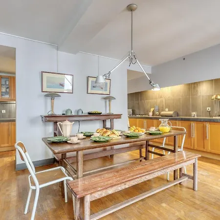 Spacious & Lovely Flat-up To 10 Guests-paris 10 Appartement Paris